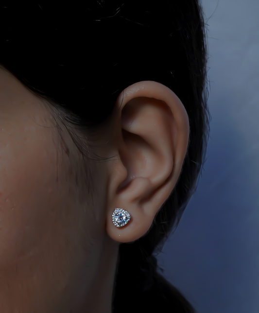 Triangle-shaped halo studs