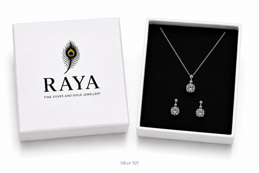 Exquisite necklace and earrings set