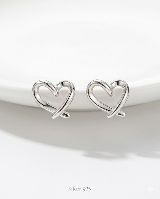 Minimal open-heart stud earrings