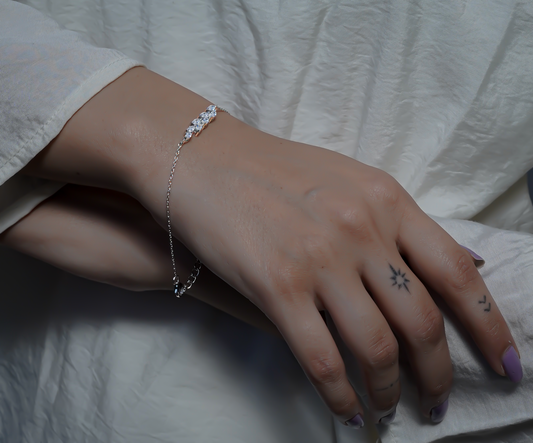 Sleek chain bracelet